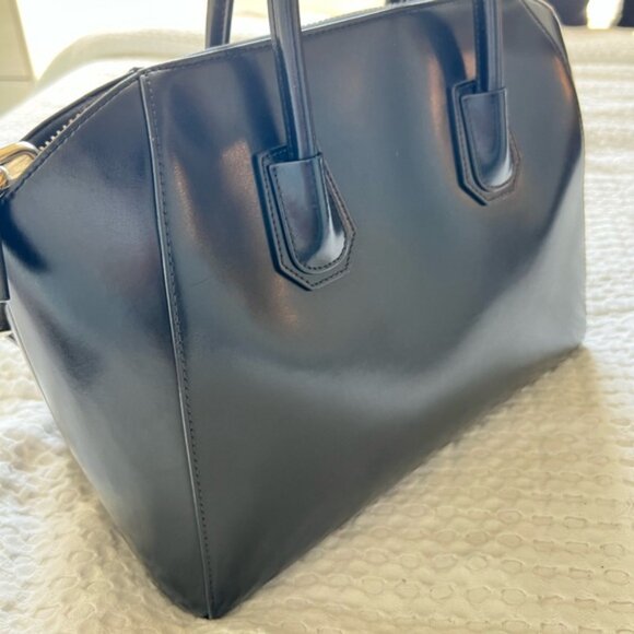 Givenchy Medium Antigona with strap - Picture 9 of 15